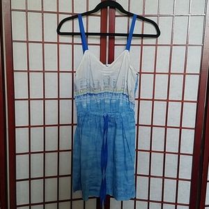 🎉HP🎉Anthropologie Blue and white chemise. Size XS.